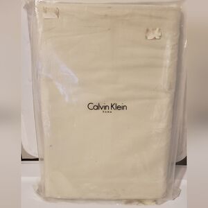 Calvin Klein Home Ivory Queen Bedskirt